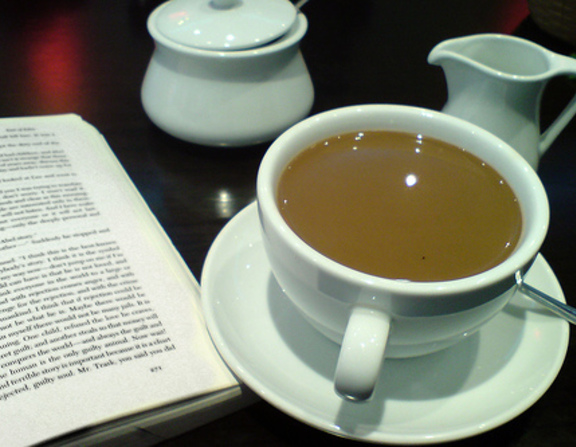 Large kava i knjiga