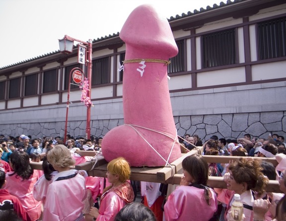 Large kanamara matsuri