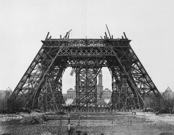 Large construction tour eiffel3