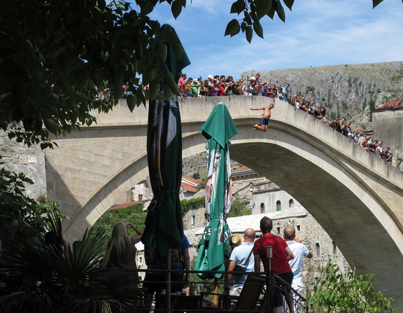 Large mostar