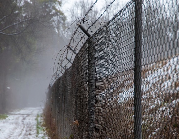 Large fence 3935408 1280