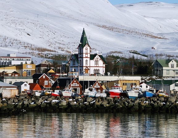 Large husavik