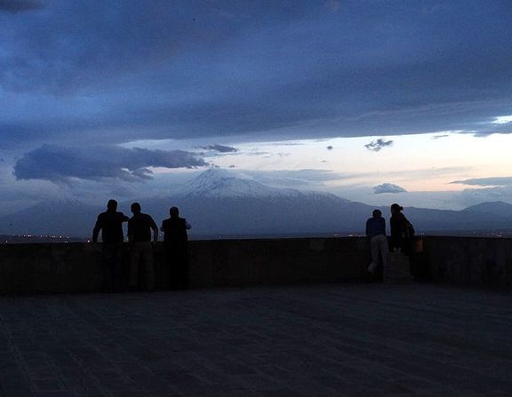 Large ararat