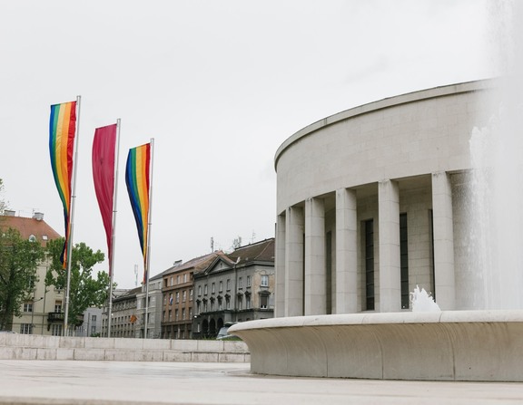 Large luka pe%c5%a1un za zagreb pride